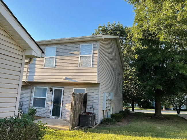 Building Photo - 114 Waterview Dr