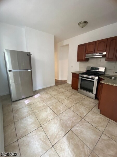Building Photo - 425 S 14th St