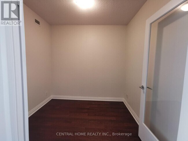Building Photo - 1055 Southdown Rd