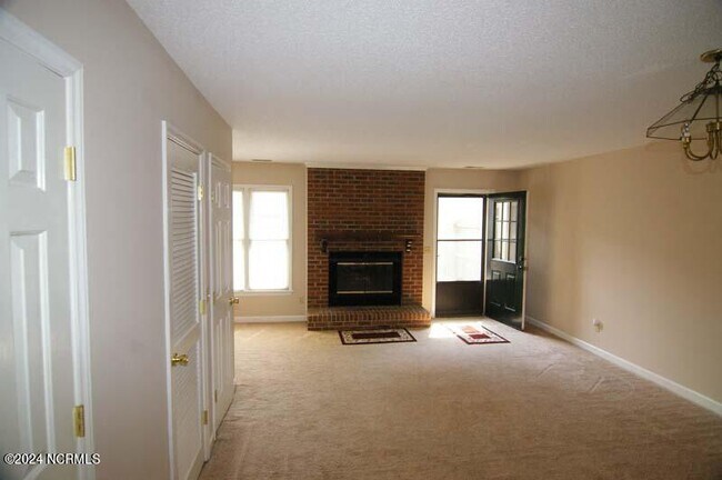 Building Photo - 2069 Quail Ridge Rd