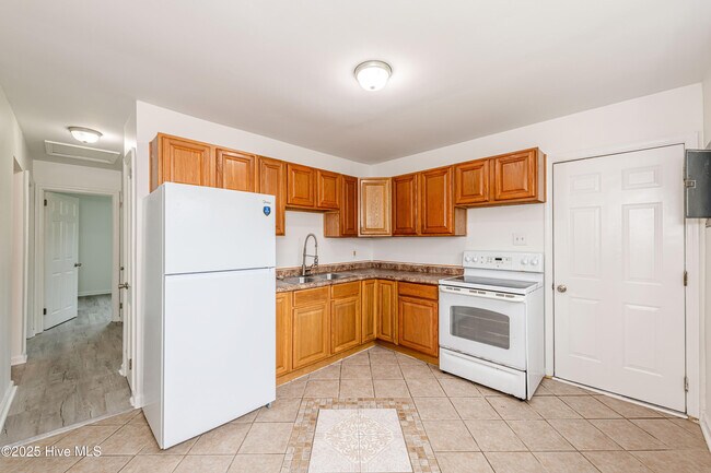 Building Photo - 419 New River Dr