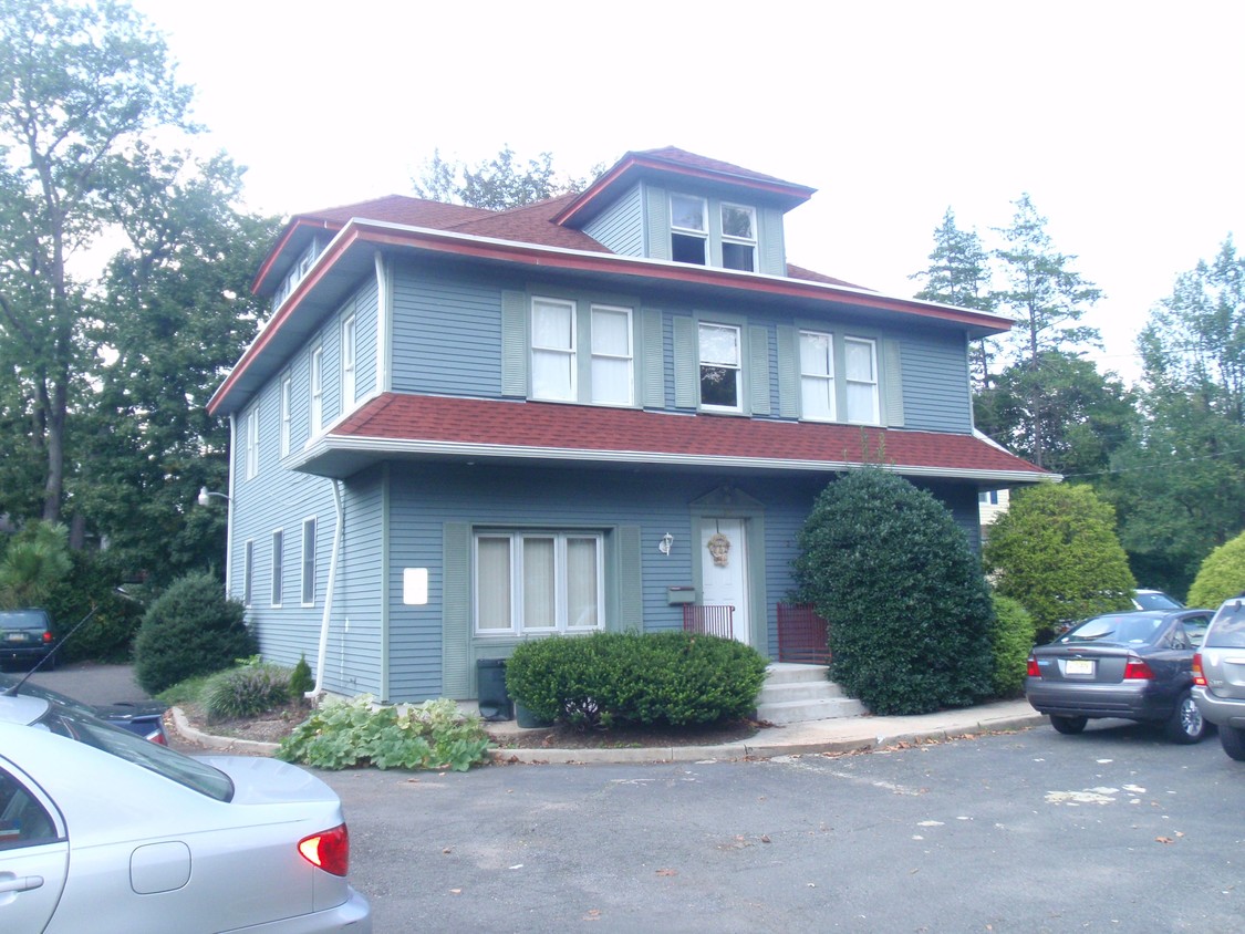 Front of Building - 1939 Pennington Rd