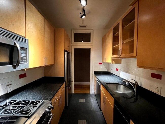 Building Photo - 414 D St NE