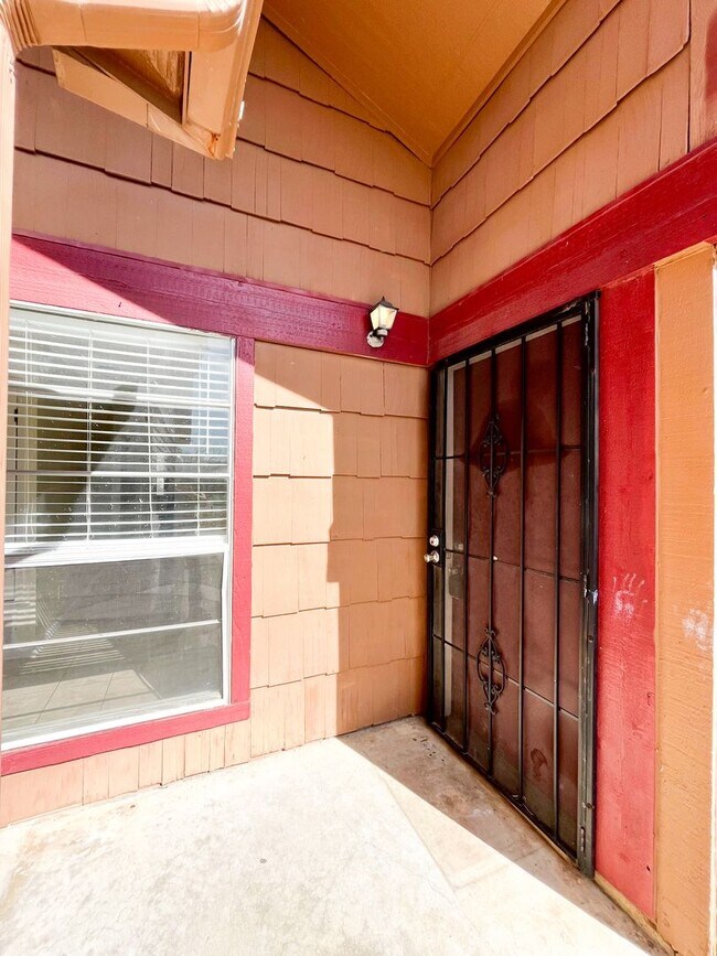 Foto del edificio - Available NOW!!!! This charming 1 story, 3 bedroom, 2 bath house could be your next home! Beautif...