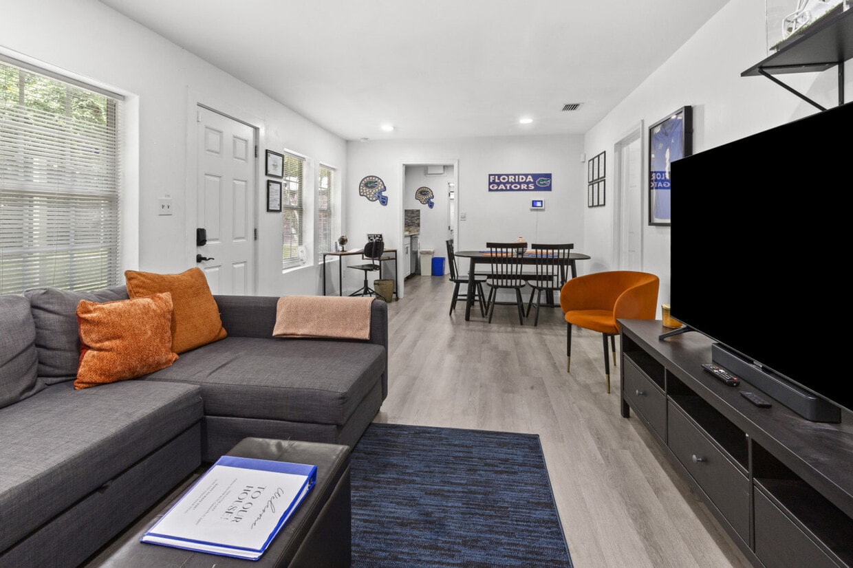 Foto principal - 2614 NW 8th St