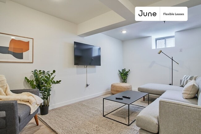 Building Photo - Great Private ROOM in Manhattan