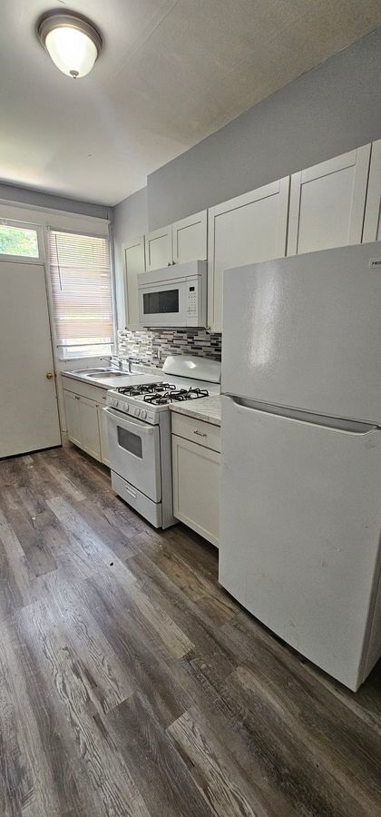 Building Photo - 4224 Ivanhoe Ave