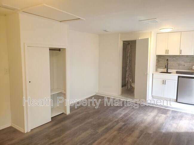 Building Photo - 3330 Rosefield Dr