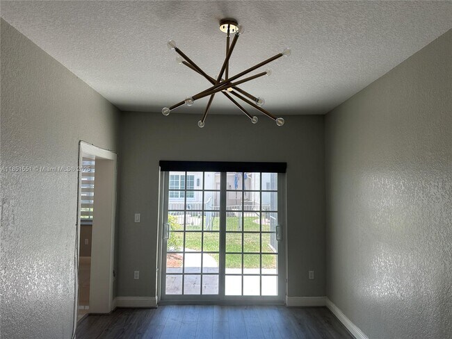 Foto del edificio - 18716 SW 27th Ct