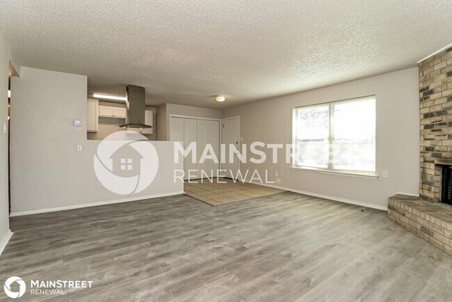 Building Photo - 3904 Royal Crest Dr, Fort Worth, TX 76140
