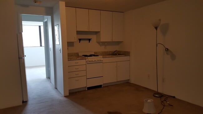 Kulanui Hale 2860 Waialae Ave #310 Honolulu, HI 96826 One bedroom one bath One covered parking stal - 2860 Waialae Ave