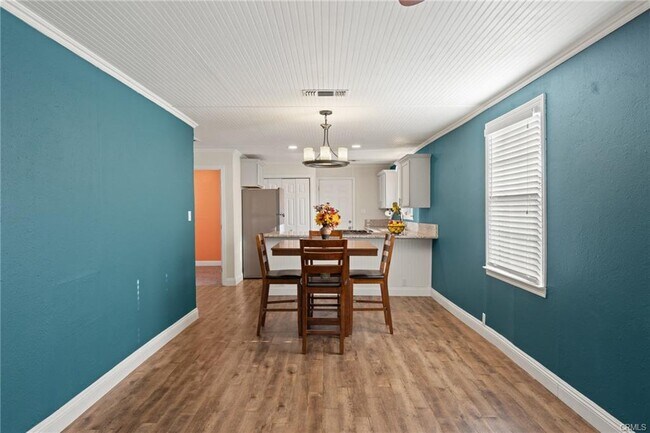Foto del edificio - 553 E 23rd St