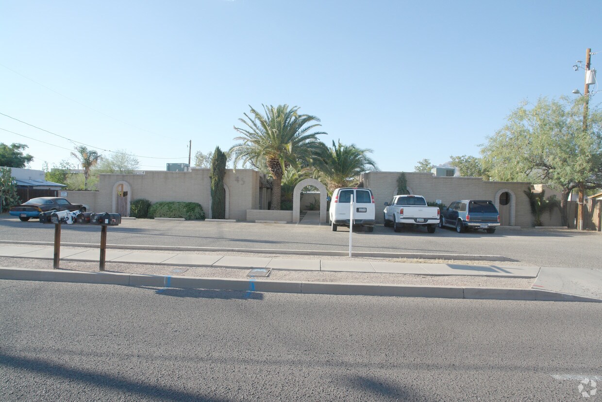 Building Photo - 45 E Limberlost Dr