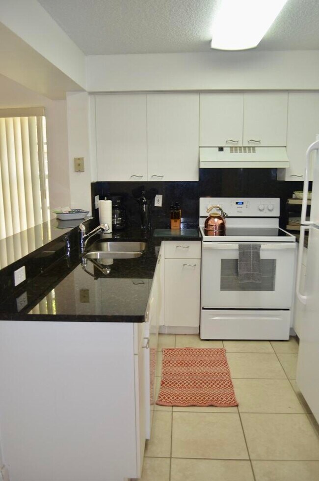 Building Photo - 10260 Courtside Ln