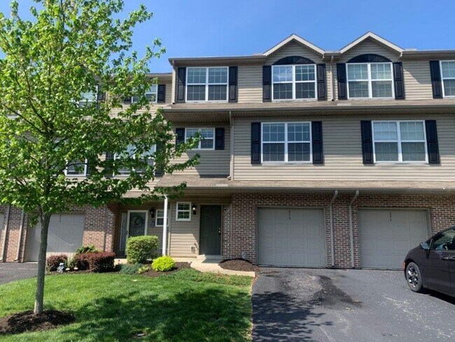 Building Photo - 275 Thrush Dr