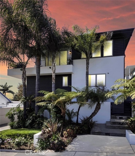 Building Photo - 1542 Manhattan Beach Blvd