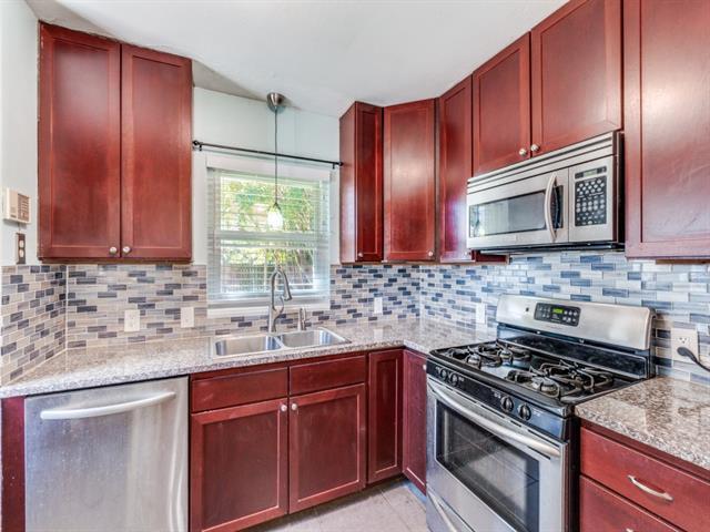 Building Photo - 6150 Ravendale Ln