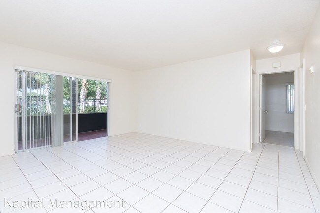 Foto del edificio - 8900 NW 38th Dr
