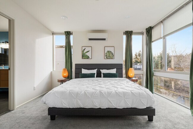 Foto del edificio - 2214 E Terrace St