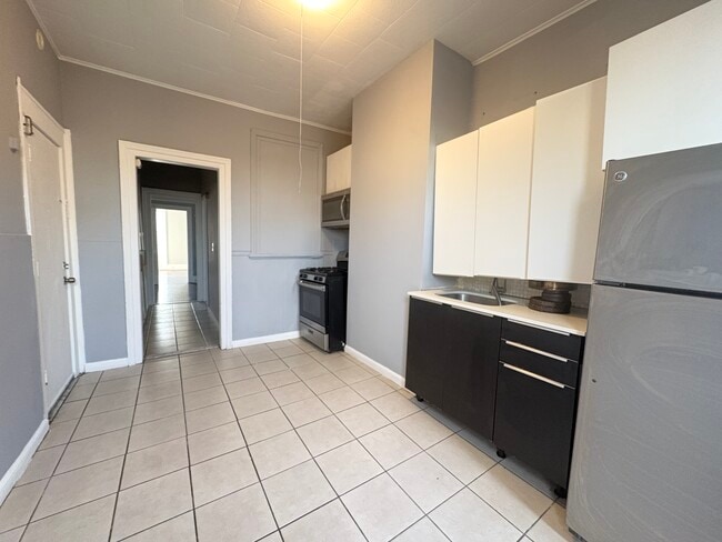 Building Photo - 220 Bowers St