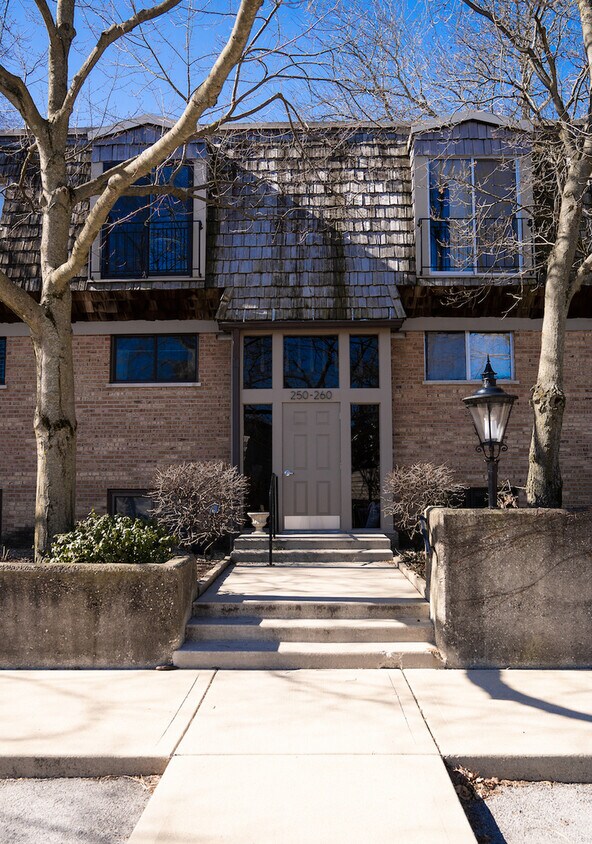 250 Kenston Ct Unit 250, Geneva, IL 60134 Condo for Rent in Geneva