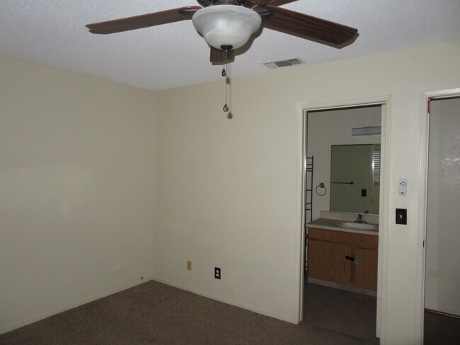 Master Bedroom - 751 Higgins Rd
