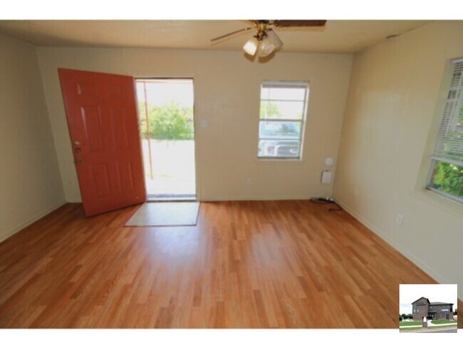 Foto del edificio - 806 Hackberry St