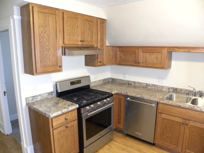 Building Photo - 925 Vilas Ave