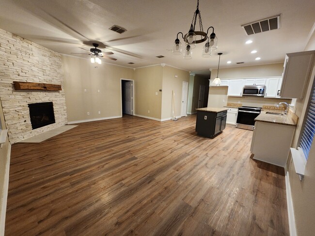 Foto del edificio - 1416 Cowtown Dr