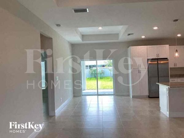 Foto del edificio - 921 NW 15th Pl