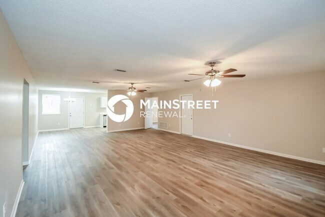 Building Photo - 3 Bedroom Pet-Friendly Home in orange park, FL with Main Street Renewal