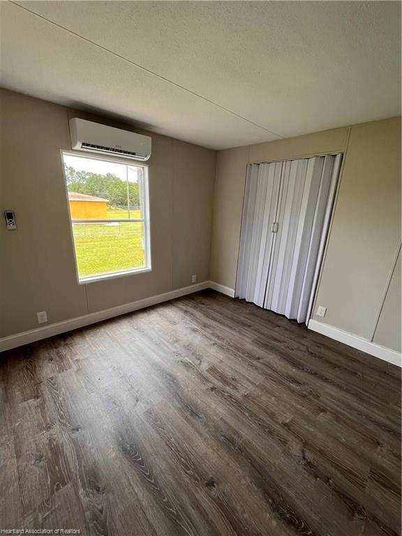 Building Photo - 3-Bedroom and 2 Bathroom Mobilehome