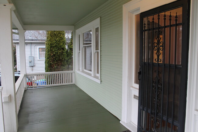 Building Photo - 226 NE 27th Ave