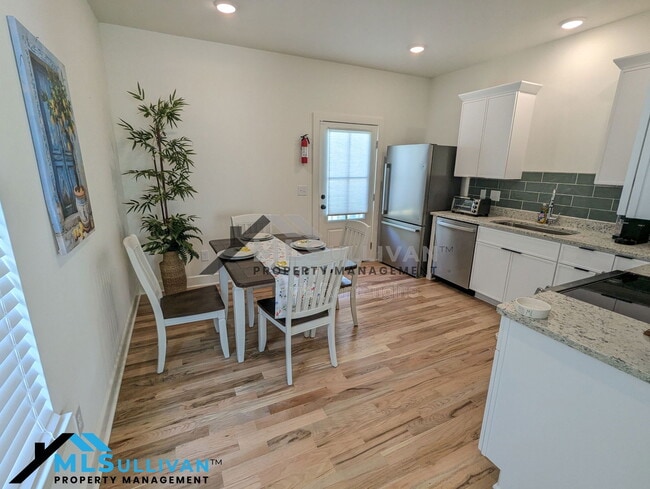 Building Photo - 1039 W Murray Ave