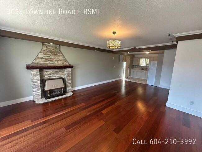 Photo du bâtiment - 2 Bedroom Basement Suite – Utilities Included