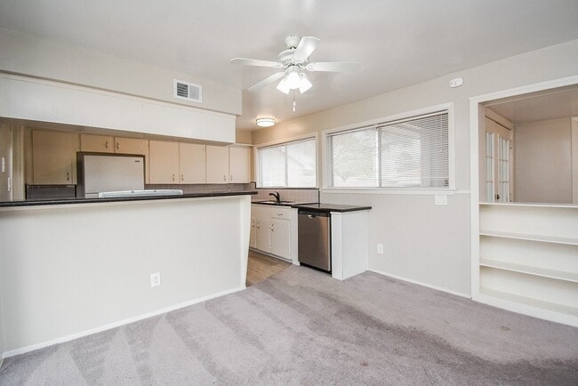 Building Photo - 2619 Soway St