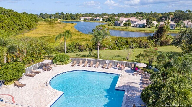 Foto del edificio - 156 SW Peacock Blvd