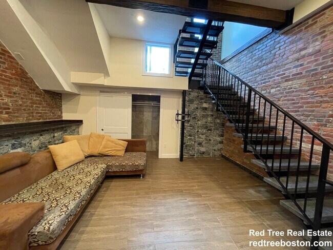 Foto del edificio - 1024 Commonwealth Ave