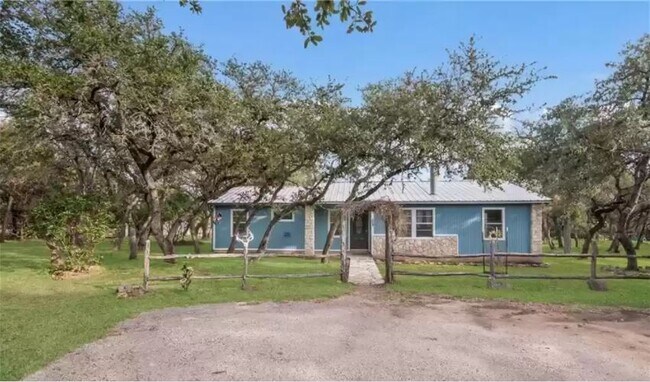 Building Photo - 200 E Inwood Forest Dr