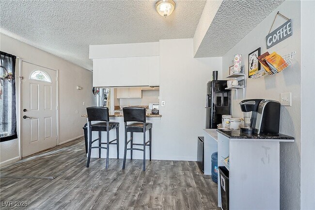 Foto del edificio - 5168 Garden Ln