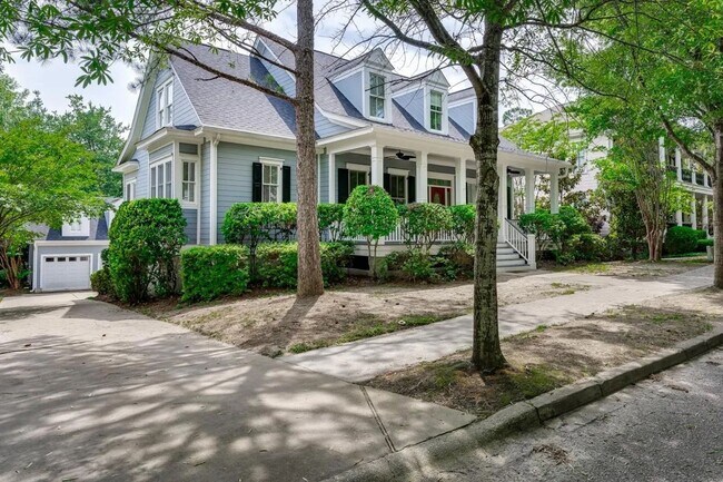 Foto del edificio - Beautiful home in Lake Carolina Harborside