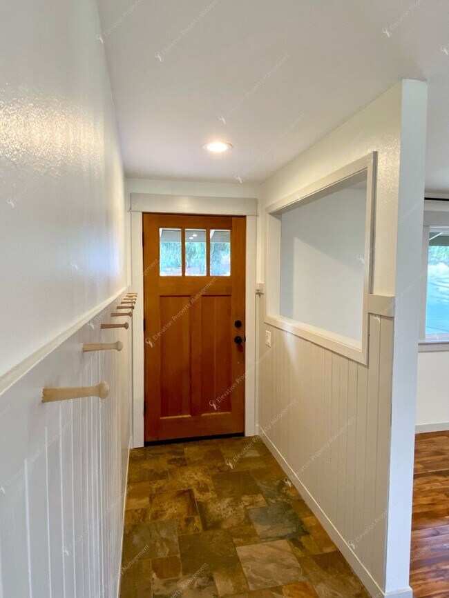 Foto del edificio - Ranch Style Northeast Bend 3 BR - 2 BA w/ ...