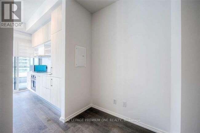 Building Photo - 5 Soudan Ave
