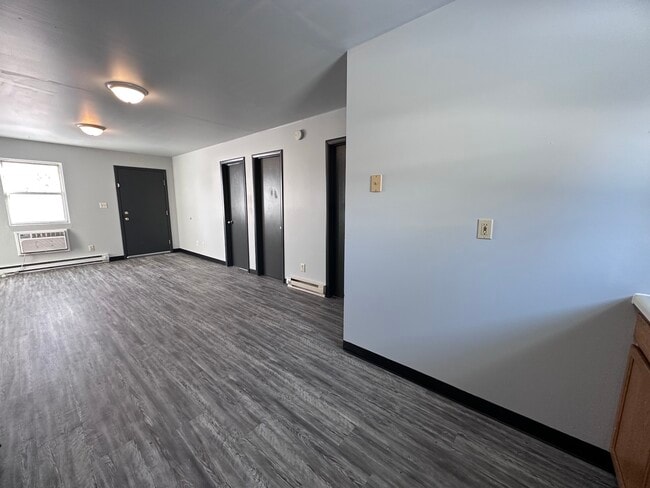 Building Photo - 301-3 Victor-