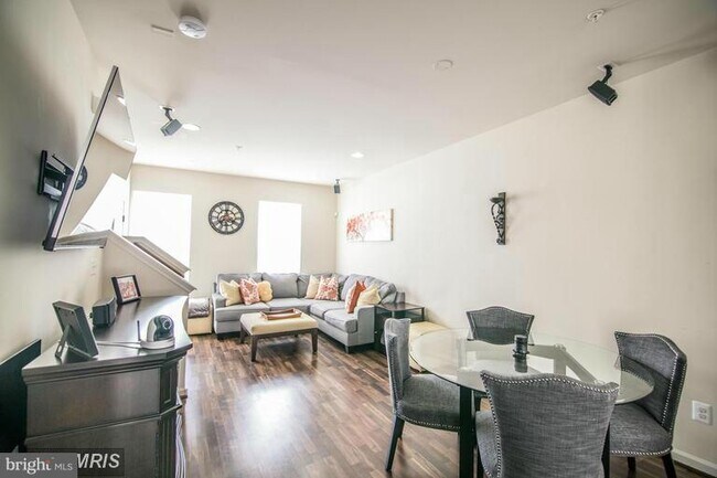 Foto del edificio - 124 Prado Ln