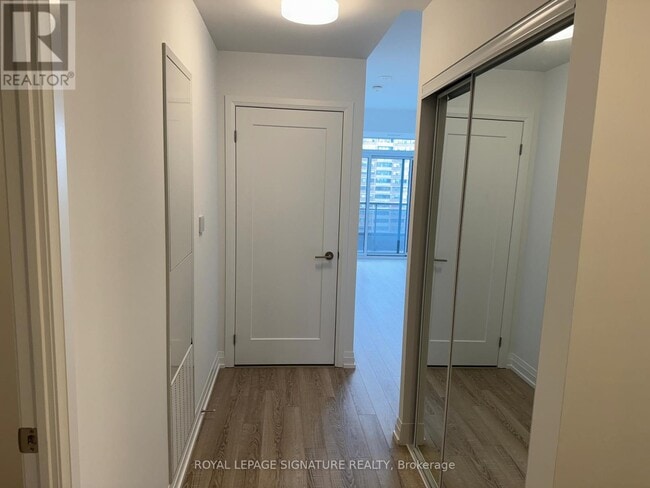 Building Photo - 286 Main St