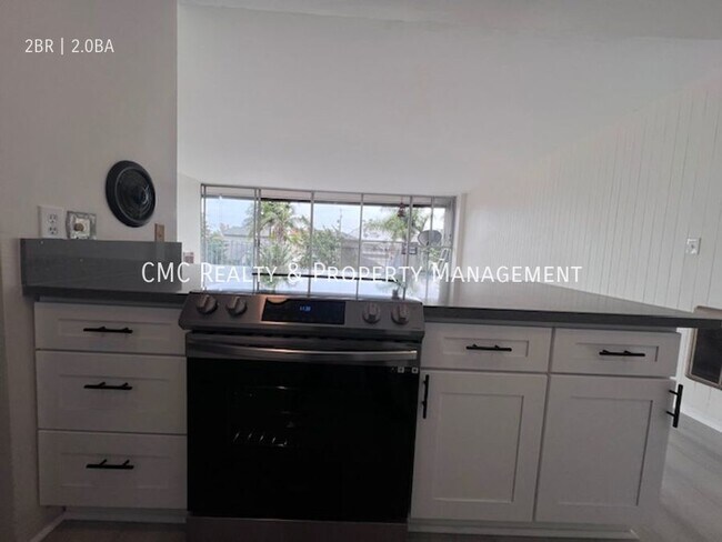 Building Photo - Spacious 2-bedroom, 2-bath corner unit loc...