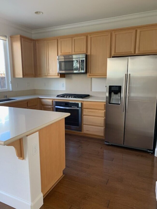 Building Photo - 125 Caspian Way