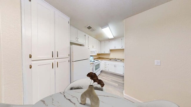 Building Photo - Fountain Circle Townhomes