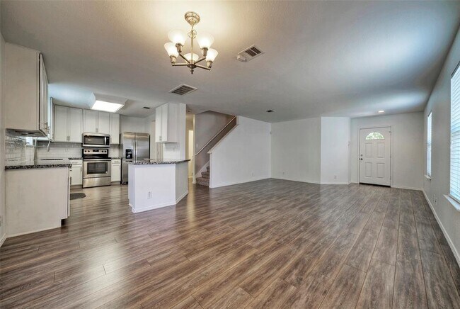 Building Photo - 140 Plum Path